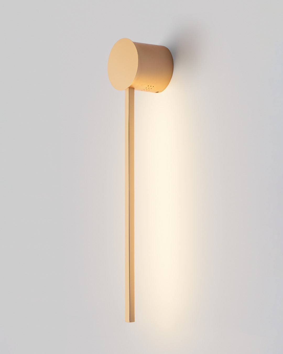 Lines gold circle wall lamp with minimalist circular design and soft indirect lighting | مصباح حائط لاينز دائري ذهبي بتصميم بسيط وإضاءة غير مباشرة ناعمة