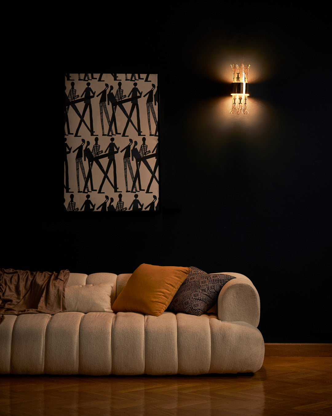 Leaf wall lamp with ancient Egyptian inspired sculptural design casting soft light / مصباح حائط بتصميم مستوحى من الأعمدة المصرية القديمة يبعث إضاءة ناعمة