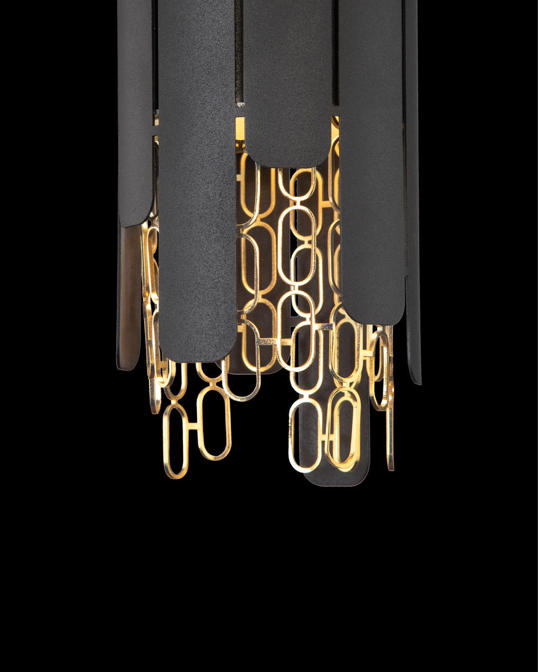 Chain style pendant light with rhythmic flowing design casting soft ambient light / إضاءة معلقة بتصميم متسلسل إيقاعي تبعث إضاءة ناعمة وأنيقة