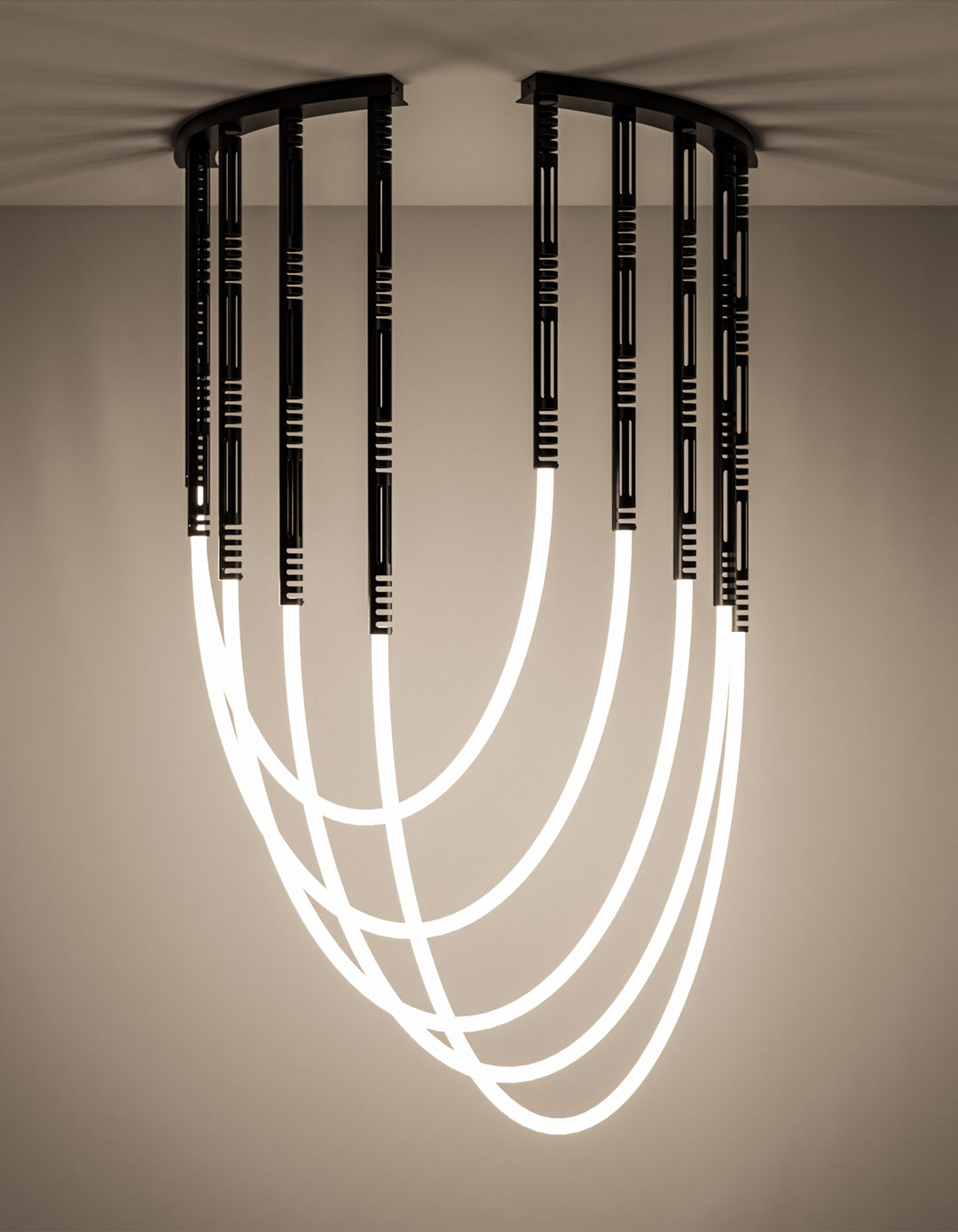 Zulu chandelier with bold sculptural form inspired by African design ثريا زولو بتصميم نحتي جريء مستوحى من الطابع الافريقي