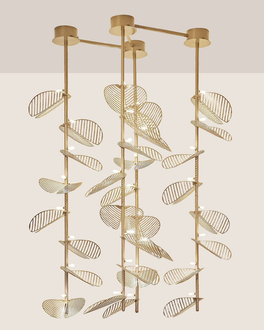 Serenity pendant chandelier with leaf inspired design casting soft light / إضاءة معلقة بتصميم أوراق مستوحى من الطبيعة تبعث إضاءة هادئة وأنيقة