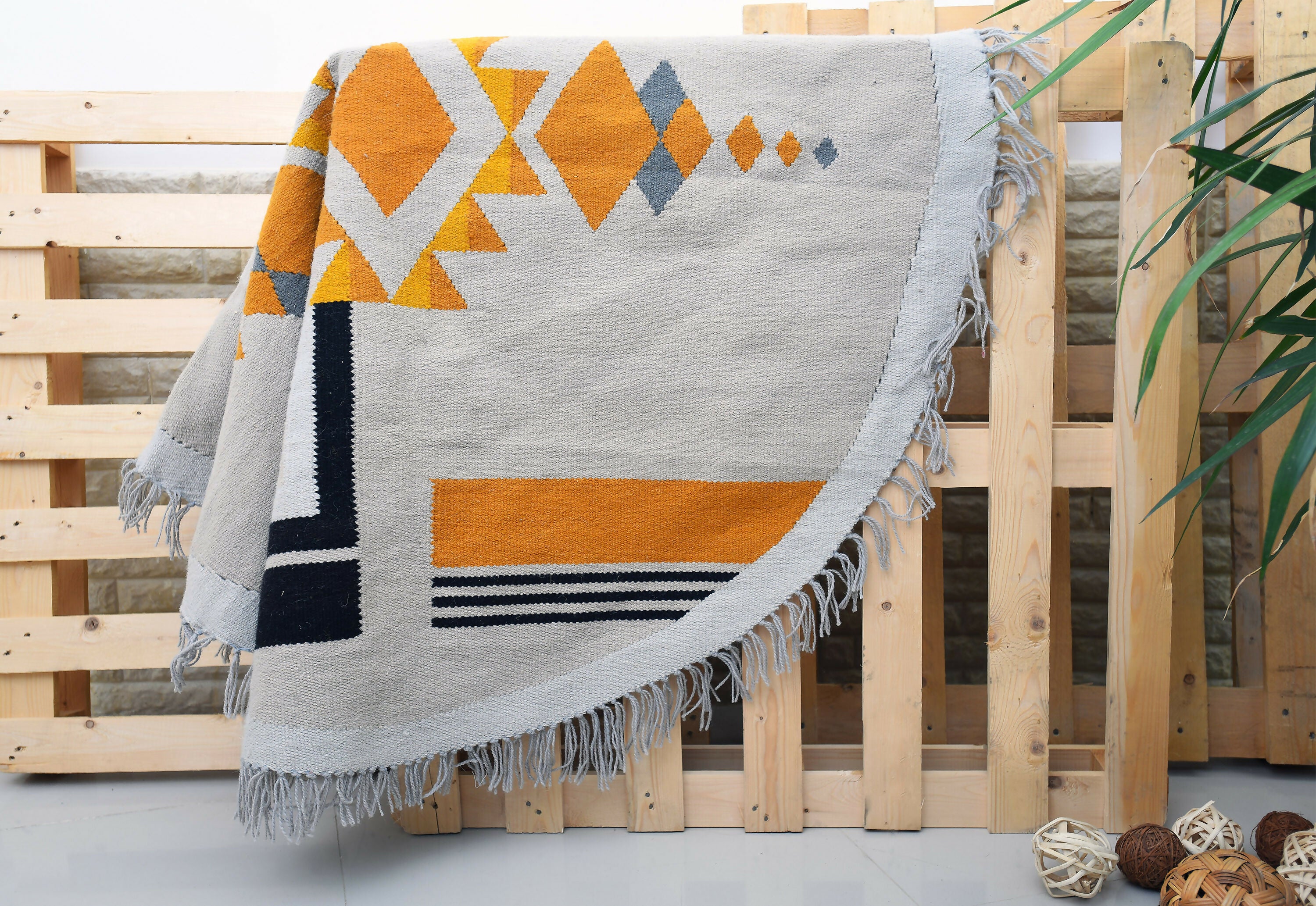 ShiningSunWoolCircleKilimRug