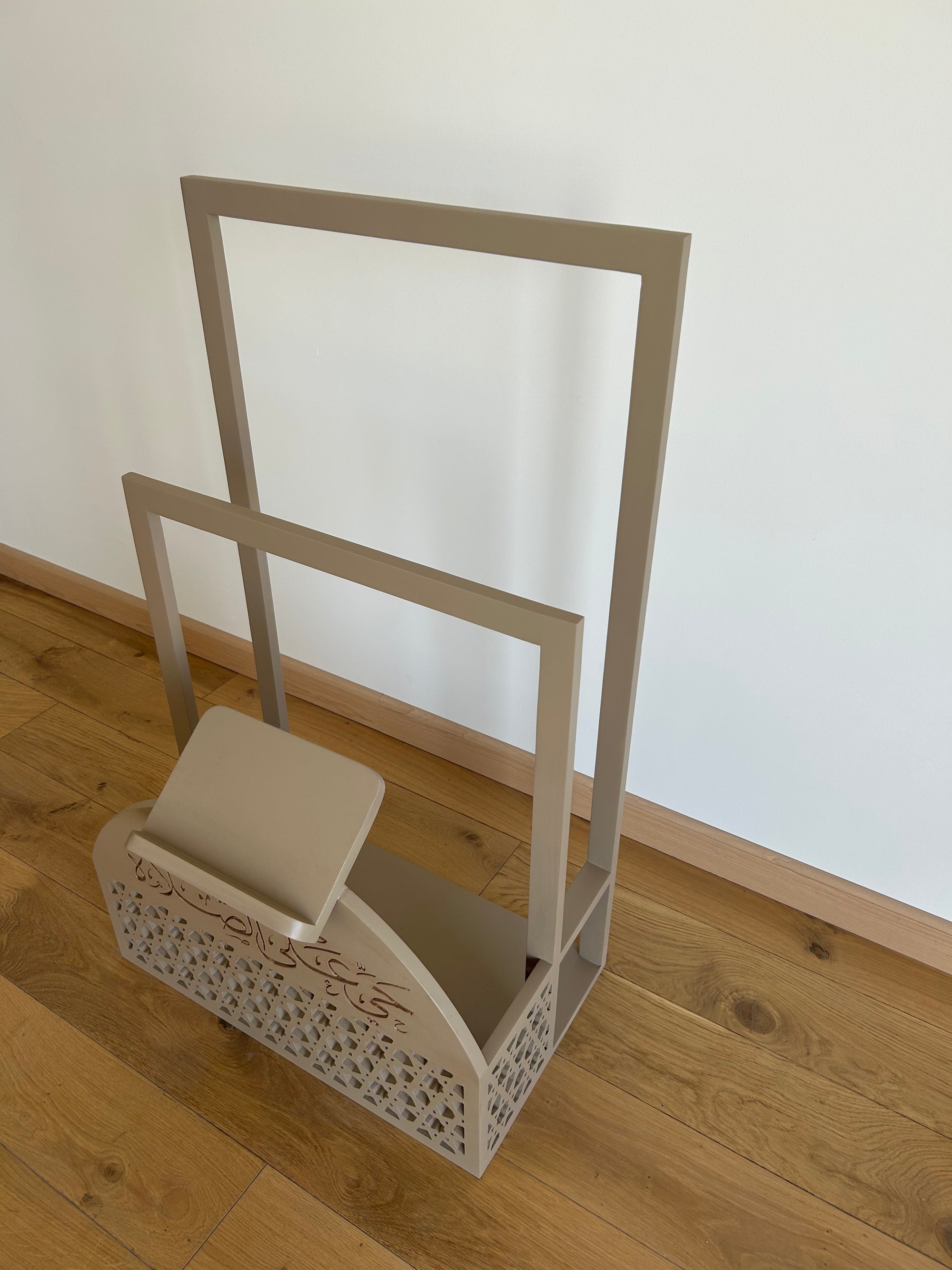 Classic Prayer Stand